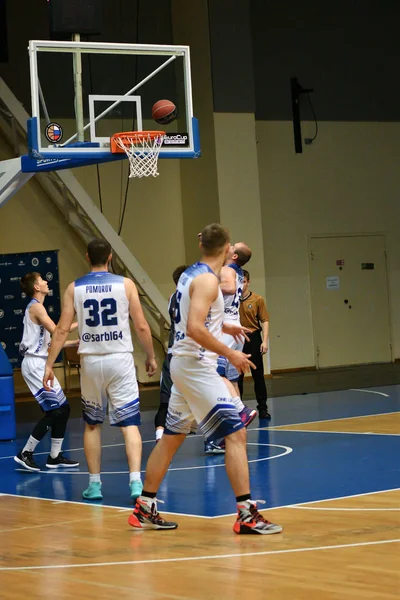 Orenburg, Rússia - 13-16 Junho 2019 ano: Homens jogar basquete — Fotografia de Stock