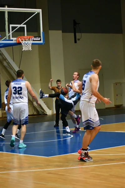 Orenburg, Russia - 13-16 June 2019 year: Men play basketball — Stock Photo, Image