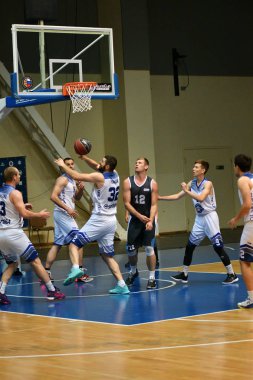 Orenburg, Rusya - 13-16 Haziran 2019 yıl: Erkekler basketbol oynuyor