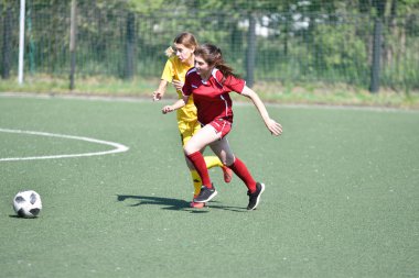 Orenburg, Rusya-12 Haziran 2019 yıl: kızlar futbol oynuyor