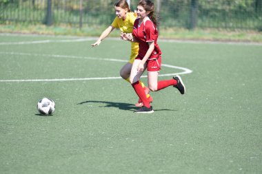 Orenburg, Rusya-12 Haziran 2019 yıl: kızlar futbol oynuyor