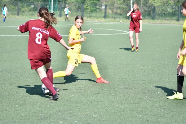 Ορενμπούργκ, Ρωσία-12 Ιουνίου 2019 έτος: τα κορίτσια παίζουν ποδόσφαιρο — Φωτογραφία Αρχείου