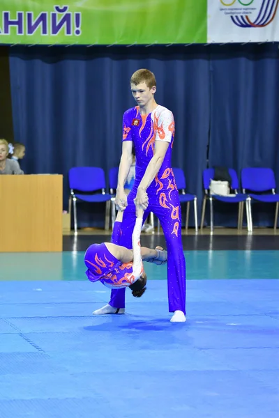 Orenburg, Rosja, 26-27 maja 2017 rok: juniorzy rywalizują w sporcie akrobics — Zdjęcie stockowe