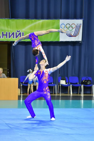 오 렌 부르 크, 러시아, 26-27 5 월 2017 년: 주니어 스포츠 곡예 경쟁 — 스톡 사진