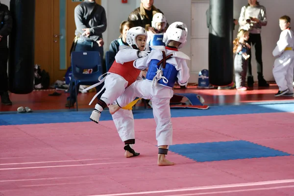 Orenburg, Rusko - 27. ledna 2018 let: děti soutěžit v Taekwondo — Stock fotografie