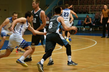 Orenburg, Rusya - 13-16 Haziran 2019 yıl: Erkekler basketbol oynuyor