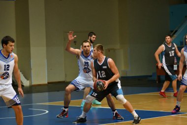 Orenburg, Rusya - 13-16 Haziran 2019 yıl: Erkekler basketbol oynuyor