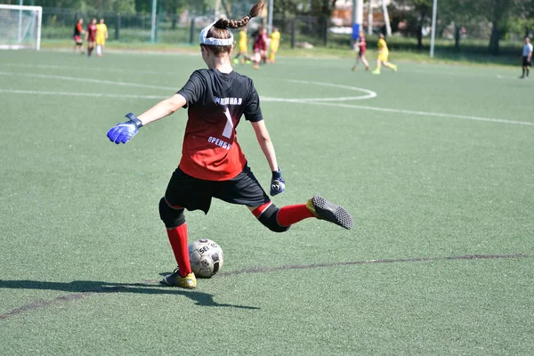 Orenburg, Rusya-12 Haziran 2019 yıl: kızlar futbol oynuyor — Stok fotoğraf