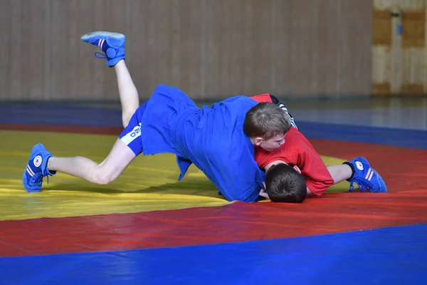 Orenburg, Rússia - 23 de fevereiro de 2019: Competições de meninos Sambo — Fotografia de Stock