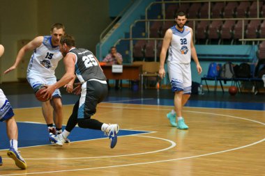 Orenburg, Rusya - 13-16 Haziran 2019 yıl: Erkekler basketbol oynuyor