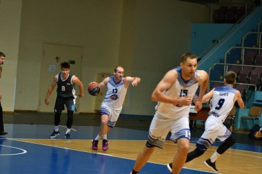 Orenburg, Rusya - 13-16 Haziran 2019 yıl: Erkekler basketbol oynuyor