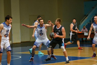 Orenburg, Rusya - 13-16 Haziran 2019 yıl: Erkekler basketbol oynuyor