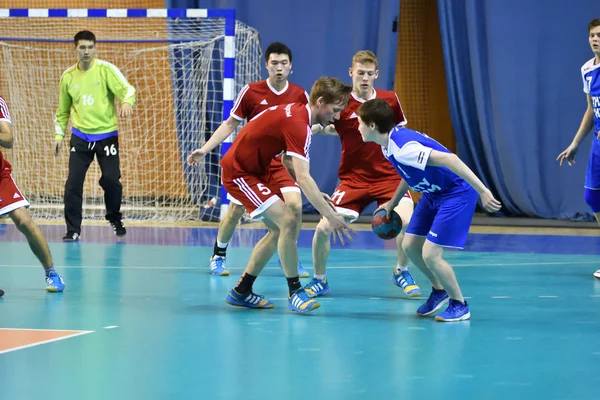 Orenburg, Rússia - 11-13 Fevereiro 2018 ano: meninos jogar no handebol — Fotografia de Stock