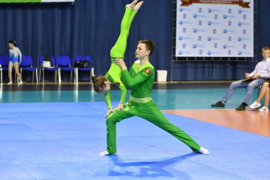 Orenburg, Rusya, 26-27 Mayıs 2017 yıl: Juniors spor akrobasi rekabet
