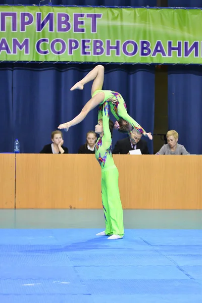 Orenburg, Russia, 26-27 maggio 2017 anno: Juniors competere in acrobazie sportive — Foto Stock