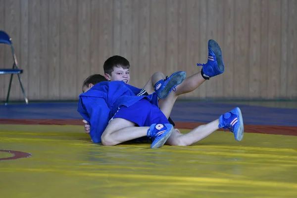 Orenburg, Rusya - 23 Şubat 2019: Çocuklar yarışmalar Sambo — Stok fotoğraf