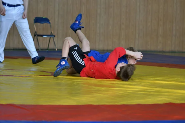 Orenburg, Rusya - 23 Şubat 2019: Çocuklar yarışmalar Sambo — Stok fotoğraf