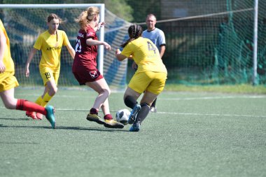 Orenburg, Rusya-12 Haziran 2019 yıl: kızlar futbol oynuyor