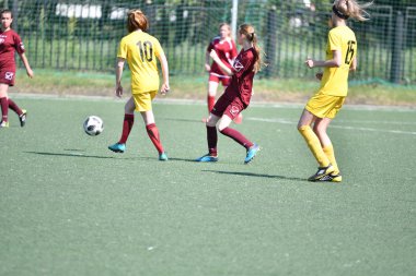 Orenburg, Rusya-12 Haziran 2019 yıl: kızlar futbol oynuyor