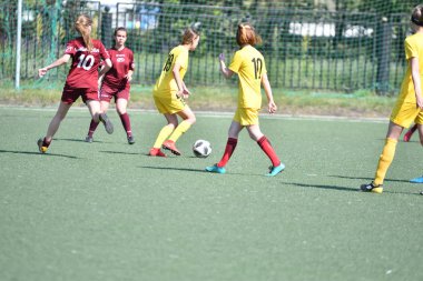 Orenburg, Rusya-12 Haziran 2019 yıl: kızlar futbol oynuyor