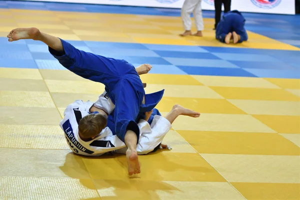 Orenburg, Rusya Federasyonu - 21 Ekim 2017: Boys rekabet Judo
