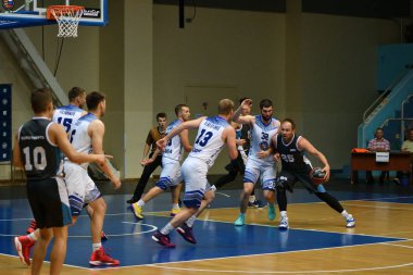 Orenburg, Rusya - 13-16 Haziran 2019 yıl: Erkekler basketbol oynuyor