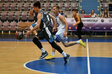 Orenburg, Rusya - 13-16 Haziran 2019 yıl: Erkekler basketbol oynuyor