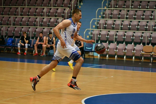 Orenburg, Russia - 13-16 June 2019 year: Men play basketball — Stock Photo, Image