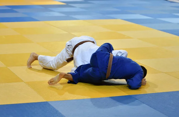 Jongens strijden in Judo — Stockfoto