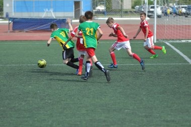 Orenburg, Rusya - 2 Haziran 2019 yıl: Erkekler futbol oynuyor