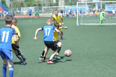 Orenburg, Rusya - 2 Haziran 2019 yıl: Erkekler futbol oynuyor