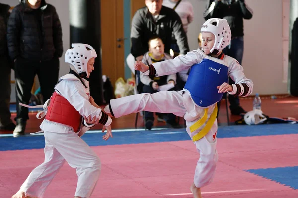 Orenburg, Russia - 27 gennaio 2018 anni: i bambini gareggiano a Taekwondo — Foto Stock