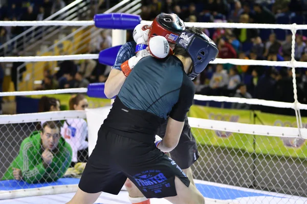 Orenburg, Rússia - 18 de fevereiro de 2017 ano: Os lutadores competem em artes marciais mistas — Fotografia de Stock