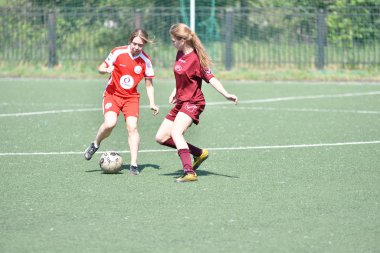 Orenburg, Rusya-12 Haziran 2019 yıl: kızlar futbol oynuyor