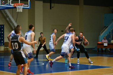 Orenburg, Rusya - 13-16 Haziran 2019 yıl: Erkekler basketbol oynuyor