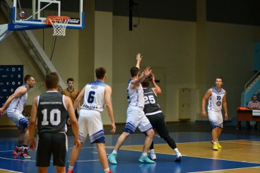 Orenburg, Rusya - 13-16 Haziran 2019 yıl: Erkekler basketbol oynuyor
