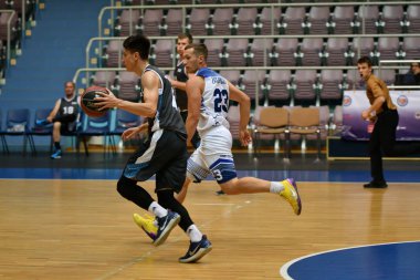 Orenburg, Rusya - 13-16 Haziran 2019 yıl: Erkekler basketbol oynuyor