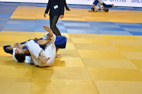 奥伦堡, 俄国-2017年10月21日: 男孩在柔道竞争 — 图库照片