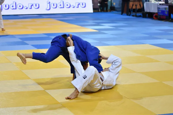 Orenburg, Rusia - 21 de octubre de 2017: Los niños compiten en Judo —  Fotos de Stock