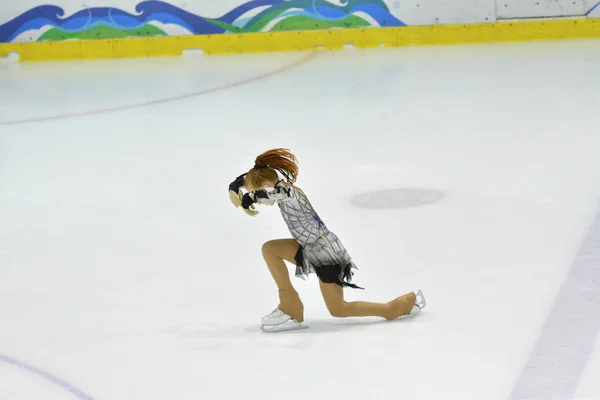 Menina Patinadora Patina Arena Esportes Gelo — Fotografia de Stock