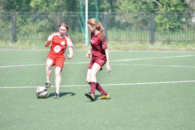 Orenburg, Rusya-12 Haziran 2019 yıl: kızlar futbol oynuyor