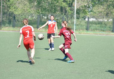 Orenburg, Rusya-12 Haziran 2019 yıl: kızlar futbol oynuyor