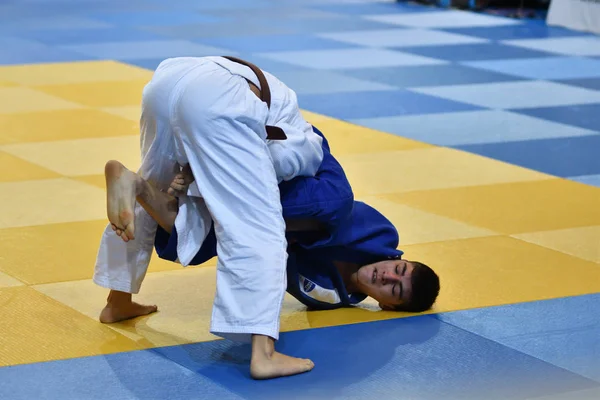 Orenburg, Rusia - 21 octombrie 2017: Băieții concurează la Judo — Fotografie, imagine de stoc