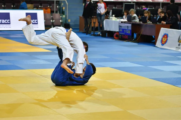 Orenburg, Russia - 21 October 2017: Boys compete in Judo — Stock Photo, Image