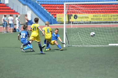 Orenburg, Rusya - 2 Haziran 2019 yıl: Erkekler futbol oynuyor