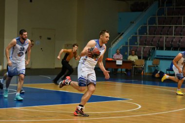 Orenburg, Rusya - 13-16 Haziran 2019 yıl: Erkekler basketbol oynuyor