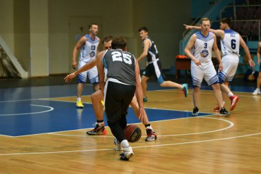 Orenburg, Rusya - 13-16 Haziran 2019 yıl: Erkekler basketbol oynuyor
