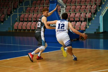 Orenburg, Rusya - 13-16 Haziran 2019 yıl: Erkekler basketbol oynuyor