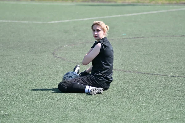 Orenburg, Russie - 12 juin 2019 année : Les filles jouent au football — Photo