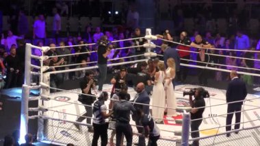 Orenburg, Rusya Federasyonu - 15 Haziran 2018 yıl: savaşçılar karışık dövüş sanatları (M-1 Challenge 94) turnuvasında 